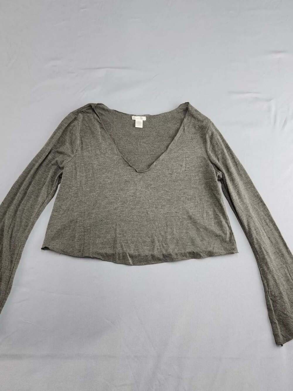 BOZZOLO Cropped Deep V-Neck Bell Sleeve Top Women's M Grey Knit Blouse